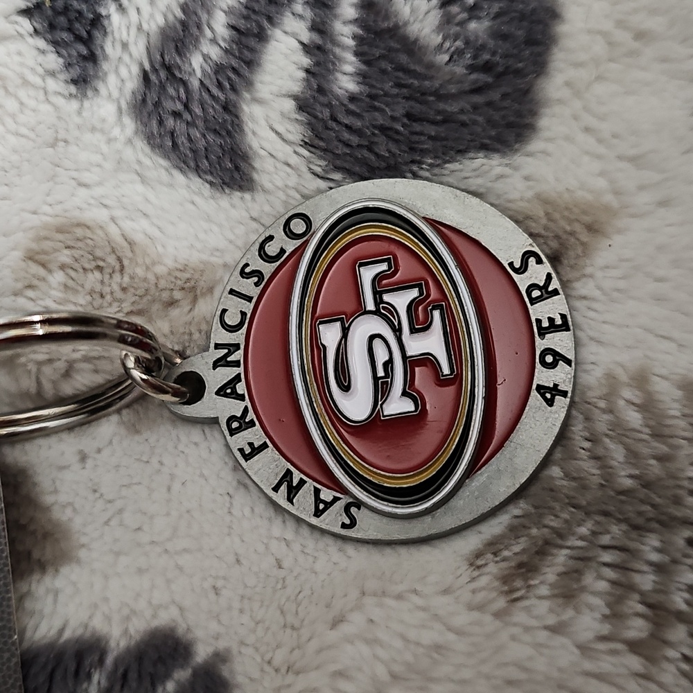 San Francisco 49ers Key and Keychain Set - Picture 4 of 6